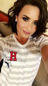 Demi lovato rocks her new short hair while holding a cup of coffee on friday (march 15) in beverly hills, calif. Pin On Demi Lavato