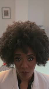 Antonia, encarnada por Mayra Hurley, no acepta un no por respuesta.  Inspirada en las sabias palabras de su abuela, está decidida a 'vivir la  vida que me merezco'. Descubre su viaje en ...