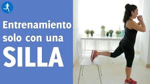 Cómo funciona esta rutina de cuerpo entero con mancuernas: Rutina De Entrenamiento En Casa Sin Material Solo Con Una Silla Vitonica Youtube