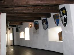 Eu şi jumătate de bucuresti, cel puţin partea care nu rămăsese în predeal. FiÈ™ier Castelul Bran Interior Jpg Wikipedia