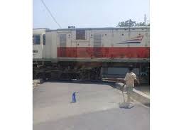 Setelah anda berjalan keluar dari stesen keretapi arau, belok ke kanan untuk pergi ke stesen teksi. Viral Gambar Anak Kecil Menutup Perlintasan Kereta Api Dengan Tali Rafia Ini Faktanya Gridoto Com