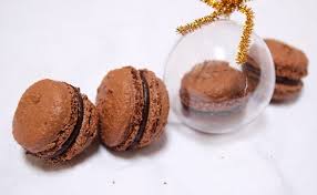 Voila Noel Va Treeeees Vite Arrive C Est Pourquoi J Ai Pense A Faire Des Petits Macarons Pour Mettre Dans Le Sapin Ou Macaron Macaron Chocolat Petit Macaron