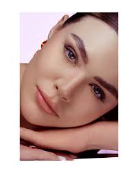 Art is communication of feelings. ©Photographer @nishitjoshi_photo Makeup  @michellemakeup1581 Model @iva.dimitrova Retouching @nishitjoshi_photo .  #naturalskin #flawlessskin #healthyskin #beautifulskin #glowingskin  #greatskin #beauty #beautyface ...