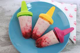 Das eis wird mit und ohne eismaschine sehr cremig. Gesundes Joghurt Fruchteis Selber Machen Rezept Mit Und Ohne Eismaschine Fur Eis Am Stiel Absolute Lebenslust