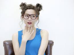 超簡単不器用でも出来るねじるだけの外国人風ヘアアレンジイラスト付