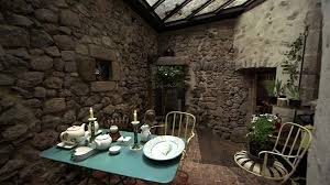 Dans Le Cantal Isabelle Et Son Mari Ont Minutieusement Restaure Une Vieille Batisse Du 14eme Siecle En Une Demeure Chaleureuse Et R Table Settings France Home