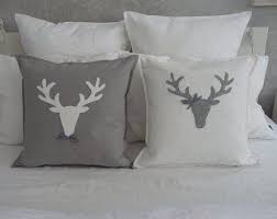Im gehege hingegen steht ihnen nur der. Hirsch Kissen Etsy De Pillows Cottage Cushions Cottage Style