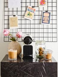 Eine originelle und moderne pinnwand können sie aus runden korkplatten und pinnwand aus korken basteln das brauchst du dafür. Pinnwand Selber Machen Diy Video Anleitung Und Ideen Westwing