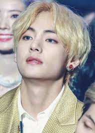 Meet the anime lookalike visual from bts, v! Bts V Uk ×'×˜×•×•×™×˜×¨ Taehyung Was Selected As A Top 5 Blonde Is Beautiful Idol By Https T Co Gy07a7qqtg A Chinese Portal Site V Who Is Known Representative Visual Of Kpop Can Match Any