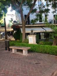 Busto En Honor De Jaime De Mora En La Plaza De La Victoria Marbella Marbella Plaza Victoria