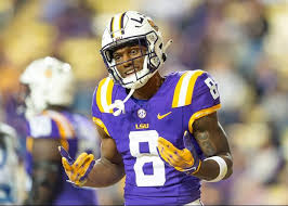 Quarterback Jayden Daniels throws a pass to Malik Nabors as the LSU Tigers take down Alabama 32-31 at Tiger Stadium in Baton Rouge, LA ,Saturday, Nov. 5, 2022.  Lsu Vs Alabama Football 3 2273