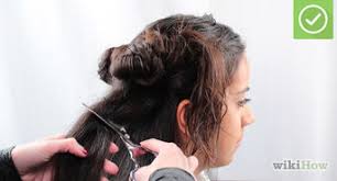 Fin dal lavaggio puoi compiere accorgimenti importanti per l'eliminazione del volume in eccesso. 4 Modi Per Ridurre Il Volume Dei Capelli Wikihow