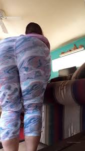 Goddess shows off Fat Ass - ThisVid.com