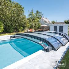 Decouvrez Tous Les Avantages De La Motorisation Abris Bas Et Mi Hauts Desjoyaux Piscines Desjoyaux Abri Piscine Piscine Desjoyaux Piscine