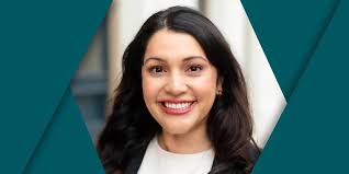 Alexis Hearn's Instagram, Twitter & Facebook