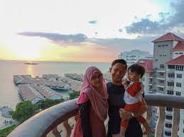 Glory beach resort is located in tanjung gemok, port dickson, a beachside area about 10 minutes' drive from port dickson town. Glory Beach Resort For Sunset And Turtle Lovers Jenjalankami