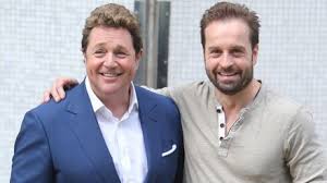 Michael ball performs the hit of the year: Alfie Boe And Michael Ball S Christmas Crackers Quiz Leisure Yours