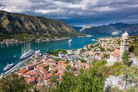Trg od oružja, najpoznatiji od mnogobrojnih kotorskih trgova. Day Trip In Kotor Montenegro