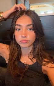 Abbey Saunders's Instagram, Twitter & Facebook