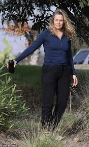 Alicia silverstone (/ ˈ s ɪ l v ər s t oʊ n /; Alicia Silverstone Looks Radiant In Sporty Ensemble During A Hike With Her Pet Pooch And A Friend Readsector Female