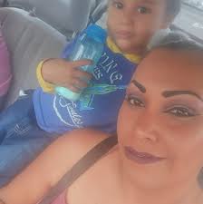 Cuando te regalan una cobija con forma de solicitud de empleo. A ver si así  agarras la onda y buscas trabajo.