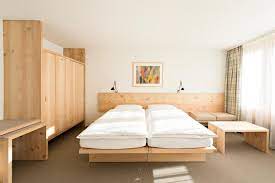 Moritz offers 51 accommodations with safes and hair dryers. Hauser Hotel St Moritz St Moritz Aktualisierte Preise Fur 2021
