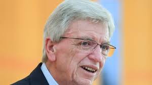 Bei einer veranstaltung seiner partei forderte er konkrete. Gesundheit Wiesbaden Bouffier Kritisiert Plane Zu Rettungsschirm Fur Kommunen Gesundheit Sz De