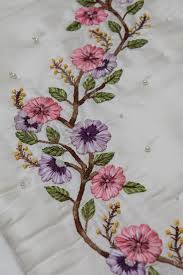 Pin De Asuman Kucukarslan En Ribbon Embroidery 1 Bordados Florales Bordado En Cinta Cojines Ideas De Bordado