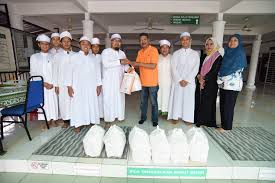 Basuh kaki anda dengan kain lap dan sabun yang hangat. Sme Bank Sumbang Bubur Lambuk Kepada Surau Al Aziziah Au1 Keramat Sme Bank