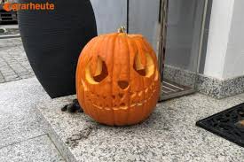 Wir laden dich ein, an einen wunderbaren ort voller fantasie zu reisen, an dem alles möglich scheint. Halloween Die Besten Kurbis Gesichter Vom Bauernhof Agrarheute Com