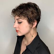 Although many women gravitate towards wearing their curly hair ultra long, shorter styles can help to bring more shape and structure to your textured hair. 29 Short Curly Hairstyles To Enhance Your Face Shape