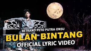 Bagaimana perasaan kalian jika kalian mencintai seseorang dengan cara sederhana dan orang tersebut juga mencintai kalian dengan. Bulan Bintang Betrand Peto Putra Onsu Official Lyric Video Youtube