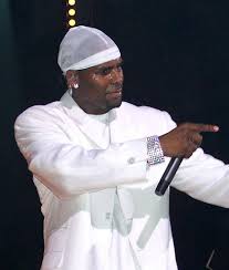 He also doing transplant to deal with his hair problems. R Kelly S Neue Frisur August 2021