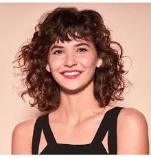 haarpflege naturlich おしゃれまとめの人気アイデア pinterest gandeey ヘアスタイル 巻き毛 ピクシーカット