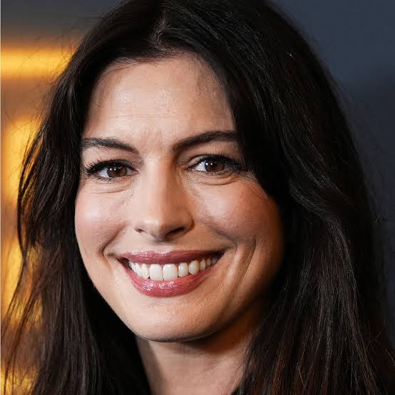 Anne Hathaway to star in movie adaptation of Colleen Hoover's 'Verity' -  ABC News