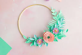 Gratis malvorlage blumenkranz 3 in beliebt09 diverse malvorlagen zum ausdrucken und ausmalen. Diy Blumenkranz Aus Papierblumen Basteln Mit Vorlage Mein Feenstaub