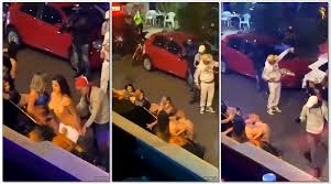 Mulheres Se Exibem Peladas Em Baile Funk De Rua - Cnn Amador