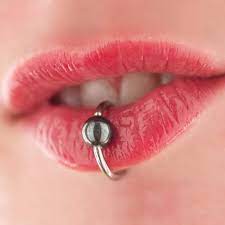 How To Treat Infection Symptoms Of Lip Piercing Mouth Piercings Labret Piercing Lip Piercing