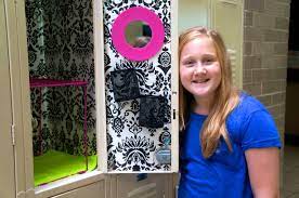 Locker lounge locker wallpaper & magnets pink floral flowers butterflies. How To Decorate A School Locker For Less Mylitter One Deal At A Time