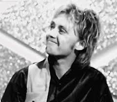 Roger Taylor's cute nose and the way it moves when he talks rb if you agree 