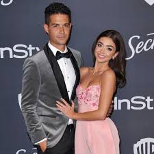 Her weight is around 46 kilograms. Sarah Hyland Bows Down To Joaquin Phoenix On Golden Globes Red Carpet E Online