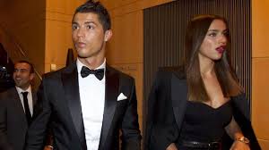 Cristiano ronaldo puts his arm around girlfriend irina shayk's shoulder as they head back to their car after a romantic dinner on thursday (april 26) in madrid Liebes Aus Bei Cr7 Panorama