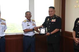 Suruhanjaya pencegahan rasuah malaysia (sprm) yang dahulu dikenali sebagai badan pencegah rasuah telah menggunakan media massa sebagai salah satu alat untuk membanteras gejala rasuah dan melalui hebahan maklumat dan kejadian. Maritim Malaysia Terima Kunjungan Hormat Dari Suruhanjaya Pencegahan Rasuah Malaysia
