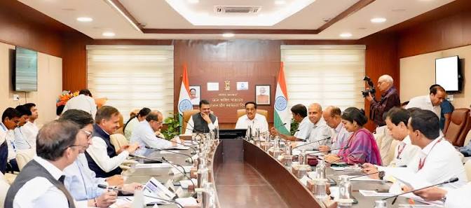 मंत्रिमंडळ बैठकीत उपमुख्यमंत्री शिंदेंची अनुपस्थिती महायुतीत नाराजीच्या चर्चांनी धरला जोर; दिल्ली दौऱ्याची शक्यता