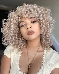 Laura Trivelli's Instagram, Twitter & Facebook