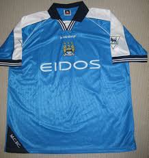 As well as being a fearless leader, the central midfielder was known for seeing red and sometimes overstepping the mark. Match Worn Alf Inge Haaland Roy Keane Fairly Unremarkabl Flickr
