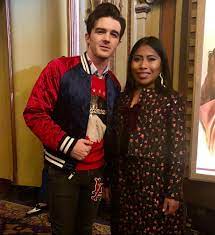 Drake bell, the former star of the nickelodeon show drake and josh, has been charged on two counts of crimes against a child in ohio. En Mexico La Critican Y En Eeuu La Aplauden Asi Felicito Drake Bell A Yalitza Aparicio Infobae