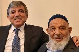 Hadi özışık ve süleyman özışık'ın her hafta sundukları perde arkası programına bir diğer kardeş mehmet özışık da katıldı. Abdullah Gul Un Babasi Hayatini Kaybetti Evrensel
