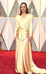 On the red carpet at the 2017 oscars sunday, the actor joked to e! Dakota Johnson Gold Gucci Dress Oscars 2017 Red Carpet Fashion Red Carpet Dresses Celebrity Dresses