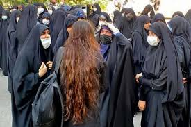حکومت از ابلاغ قریب‌الوقوع دستورالعمل حجاب اجباری در دانشگاه‌های ایران خبر داد